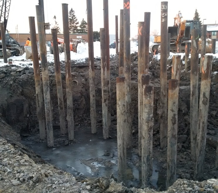 Excavation de fondation pour un centre de santé Inuit